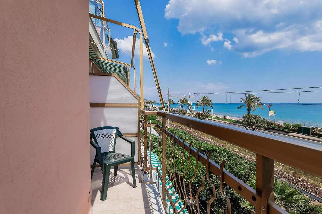 פייטרה ליגורה Residence Villa Alda 2*, פייטרה ליגורה