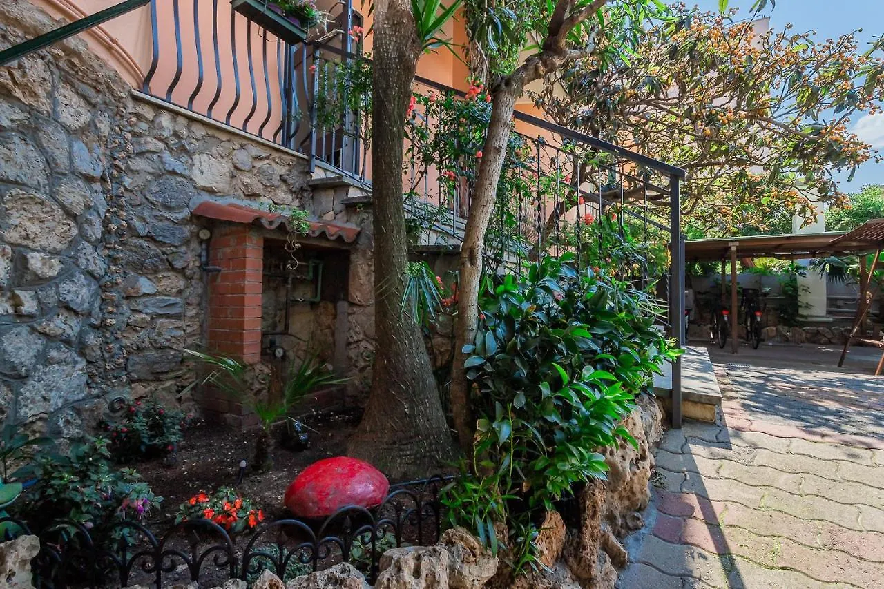 פייטרה ליגורה Residence Villa Alda 2*, פייטרה ליגורה